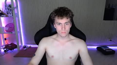 Snapshot of slippery_baby chatting on August 3, 9:07 pm Mila online show from August 3, 9:07 pm