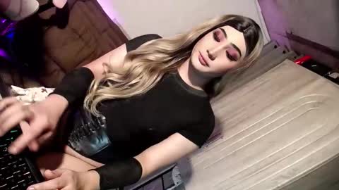 Snapshot of slut_bigcock chatting on May 4, 2:51 am Nathalie online show from May 4, 2:51 am