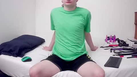 Snapshot of slut_gianni chatting on October 21, 2:51 pm Little Slut online show from October 21, 2:51 pm