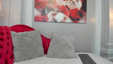 Paola  online show from February 5, 12:17 pm