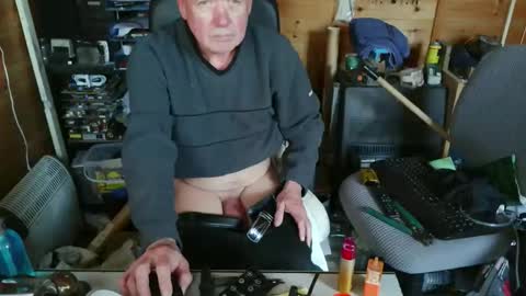 slutboybot online show from April 22, 10:06 am