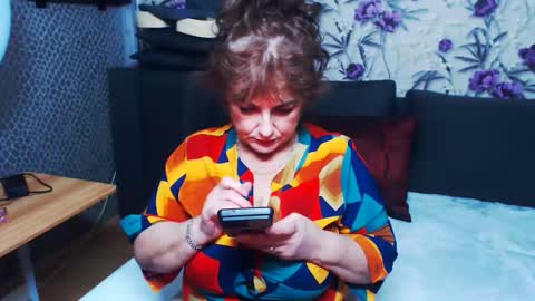 Snapshot of slutishmami chatting on November 10, 7:40 am slutihmami online show from November 10, 7:40 am