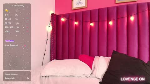 Snapshot of slutlittlecamila chatting on December 11, 6:04 am CAMILA  online show from December 11, 6:04 am