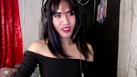 Snapshot of slutqueen_raz chatting on December 9, 4:15 pm Raz online show from December 9, 4:15 pm