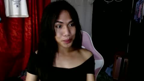 Snapshot of slutqueen_raz chatting on December 23, 11:17 pm Raz online show from December 23, 11:17 pm