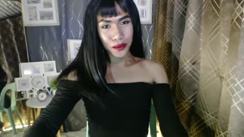 Snapshot of slutqueen_raz chatting on December 28, 5:46 pm Raz online show from December 28, 5:46 pm