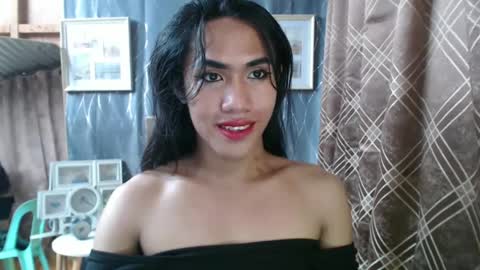 Snapshot of slutqueen_raz chatting on December 29, 1:34 am Raz online show from December 29, 1:34 am