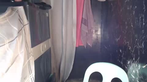 Snapshot of slutqueen_raz chatting on January 2, 1:30 pm Raz online show from January 2, 1:30 pm