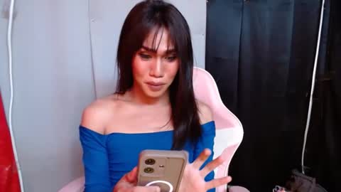 Snapshot of slutqueen_raz chatting on February 19, 2:01 am Raz online show from February 19, 2:01 am