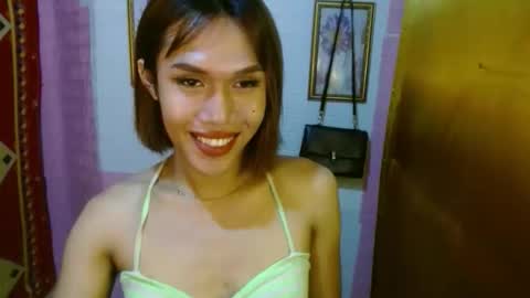 Snapshot of slutqueen_raz chatting on November 11, 3:23 pm Raz online show from November 11, 3:23 pm