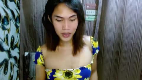 Snapshot of slutqueen_raz chatting on June 11, 12:32 am Raz online show from June 11, 12:32 am