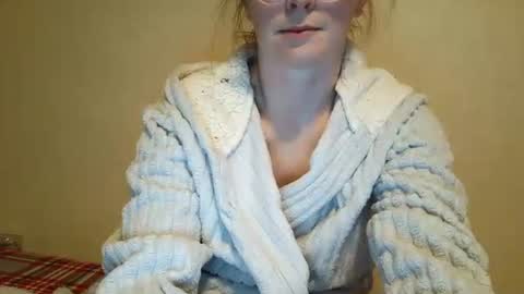 Snapshot of slutty_redhead3 chatting on December 16, 1:10 am Slutty redhead3 online show from December 16, 1:10 am