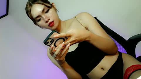 Snapshot of slutty_rose69 chatting on April 27, 10:35 am slutty_rose69 online show from April 27, 10:35 am