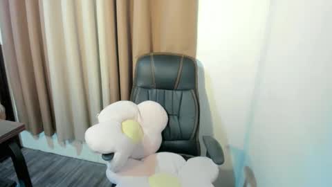 Snapshot of slutty_shanin chatting on June 6, 12:05 am SHANIN online show from June 6, 12:05 am