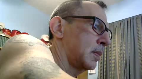 Snapshot of sluttyslave81 chatting on June 24, 6:01 am sluttyslave81 online show from June 24, 6:01 am