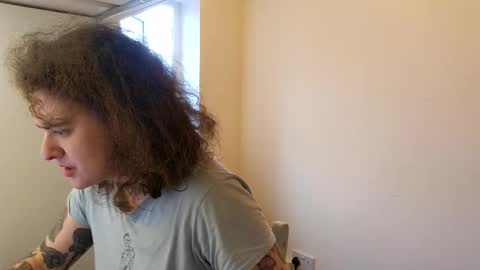 SluttySuzie17 online show from May 17, 5:09 pm