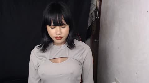 Snapshot of sluttysweet_jennifer chatting on December 14, 1:05 pm Jennifer online show from December 14, 1:05 pm