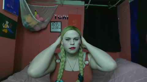 Snapshot of sluttytorismith chatting on February 15, 5:30 am Tori Smith online show from February 15, 5:30 am