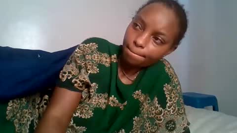 Snapshot of slutyanah1 chatting on June 11, 9:40 am Anah online show from June 11, 9:40 am