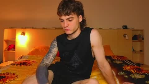 Gus online show from June 3, 8:25 pm