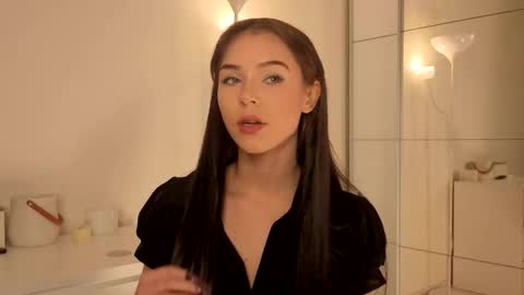 Lily online show from November 16, 2:11 pm