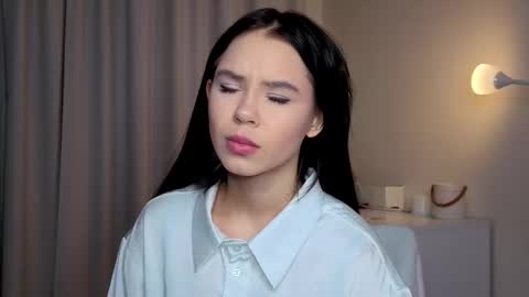 Lily online show from February 5, 1:27 pm