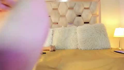 Small Hot19 online show from September 25, 9:57 am