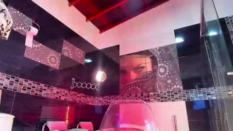 Small Hot19 online show from October 24, 9:38 am