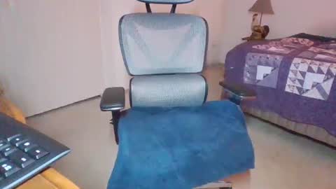 Snapshot of smallguyx chatting on September 18, 6:15 am smallguyx online show from September 18, 6:15 am