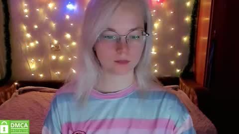 smallimpmeili online show from November 27, 8:33 pm