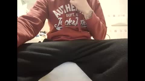 Snapshot of smallone8825 chatting on December 27, 9:39 am smallone8825 online show from December 27, 9:39 am