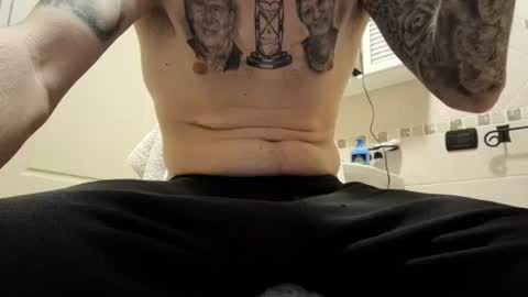 Snapshot of smallone8825 chatting on January 25, 9:36 am smallone8825 online show from January 25, 9:36 am