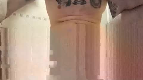 Snapshot of smallone8825 chatting on February 20, 6:28 am smallone8825 online show from February 20, 6:28 am