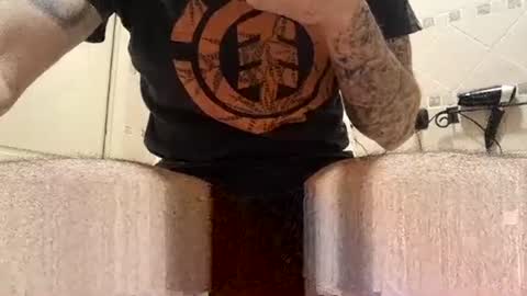 Snapshot of smallone8825 chatting on November 23, 6:02 am smallone8825 online show from November 23, 6:02 am