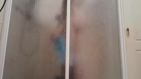 smallone8825 online show from May 29, 5:44 pm