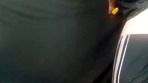 Snapshot of smallpackage1983 chatting on December 17, 4:12 am smallpackage1983 online show from December 17, 4:12 am