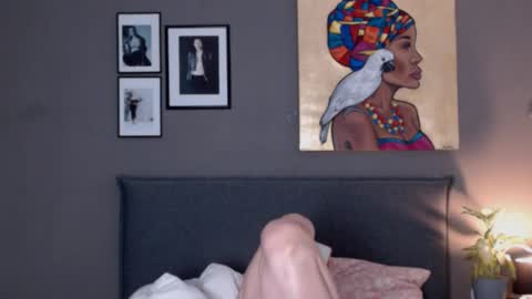 Snapshot of smalltittsbigsoul chatting on December 3, 7:05 am Anna no bbbbybybbabebyy just Anna. And dont call me mom please. online show from December 3, 7:05 am