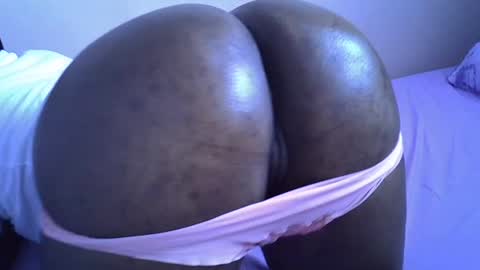 Snapshot of smart_lilly chatting on July 23, 5:05 am smart_lilly online show from July 23, 5:05 am