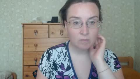 Snapshot of smart_rose chatting on May 12, 2:25 pm smart_rose online show from May 12, 2:25 pm