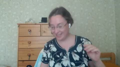 Snapshot of smart_rose chatting on May 18, 2:34 pm smart_rose online show from May 18, 2:34 pm