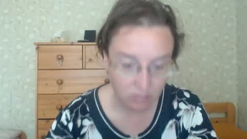 Snapshot of smart_rose chatting on June 18, 8:25 am smart_rose online show from June 18, 8:25 am