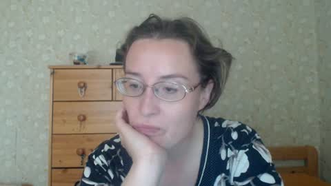 Snapshot of smart_rose chatting on July 2, 1:50 pm smart_rose online show from July 2, 1:50 pm