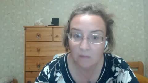 Snapshot of smart_rose chatting on August 7, 1:46 pm smart_rose online show from August 7, 1:46 pm