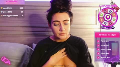 Snapshot of smexy_bun chatting on February 17, 11:53 pm Smexy online show from February 17, 11:53 pm