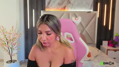 smile__1 online show from December 18, 3:07 pm