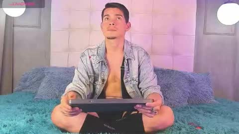 Snapshot of smile_kai_16 chatting on December 2, 12:49 am KAI online show from December 2, 12:49 am