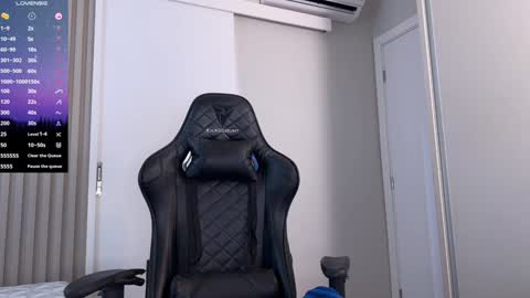 Snapshot of smilee_girl chatting on December 10, 3:12 pm Emily Burns online show from December 10, 3:12 pm