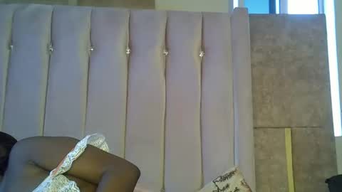 Snapshot of smiley_berry chatting on October 27, 3:21 am smiley_berry online show from October 27, 3:21 am