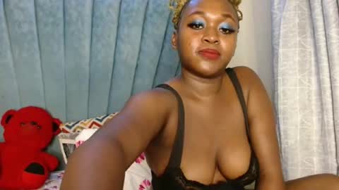 Snapshot of smiley_berry chatting on November 20, 6:29 pm smiley_berry online show from November 20, 6:29 pm