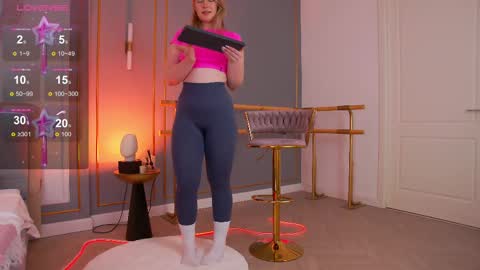 Snapshot of smiley_mia_ chatting on March 6, 11:58 am Mia online show from March 6, 11:58 am